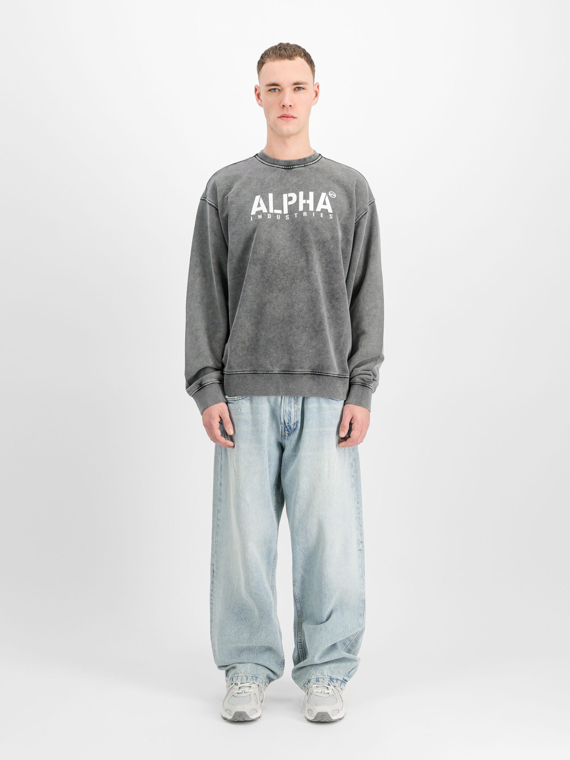 Alpha Stencil Sweatshirt black