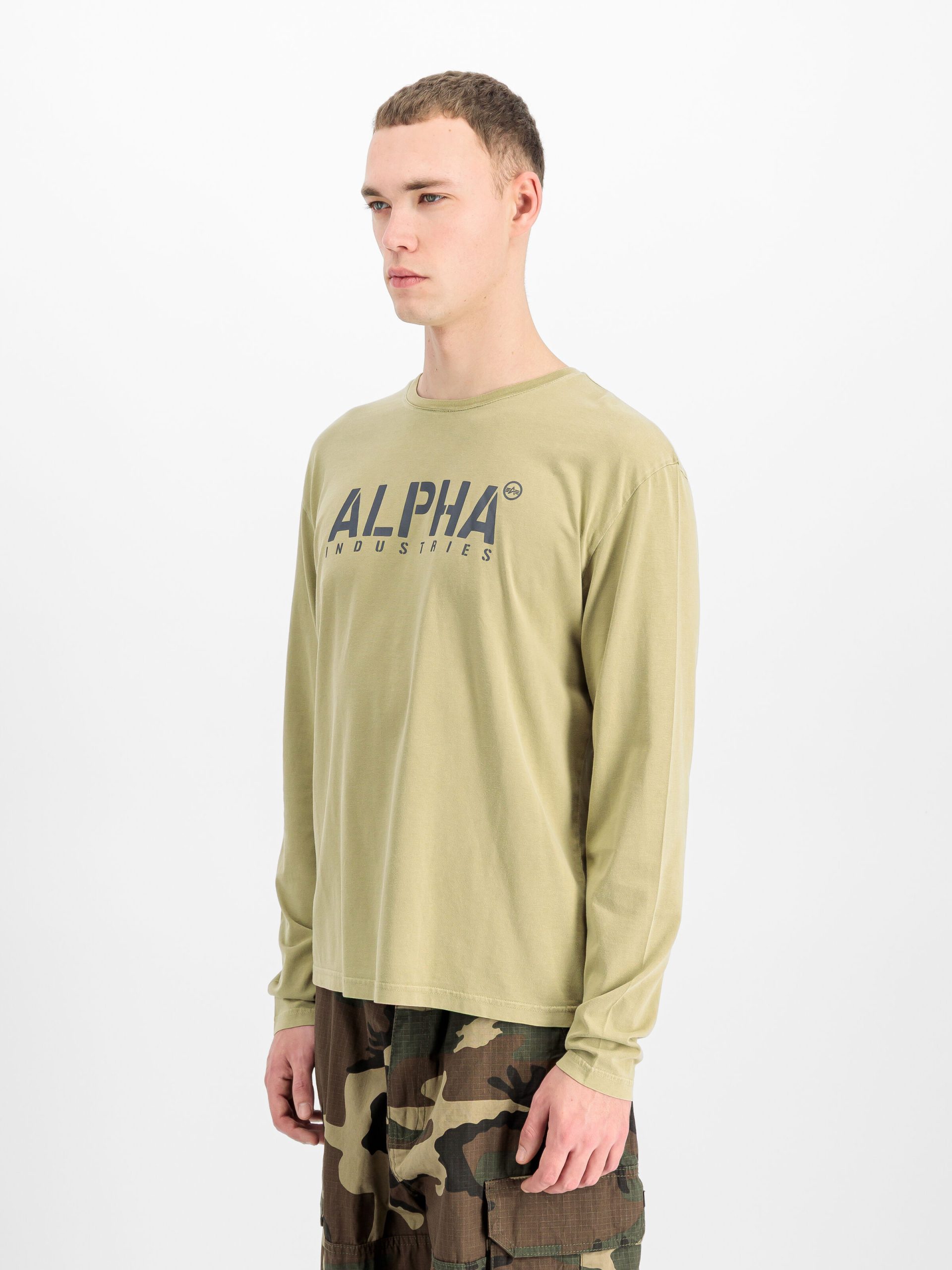 Alpha Stencil Longsleeve light olive